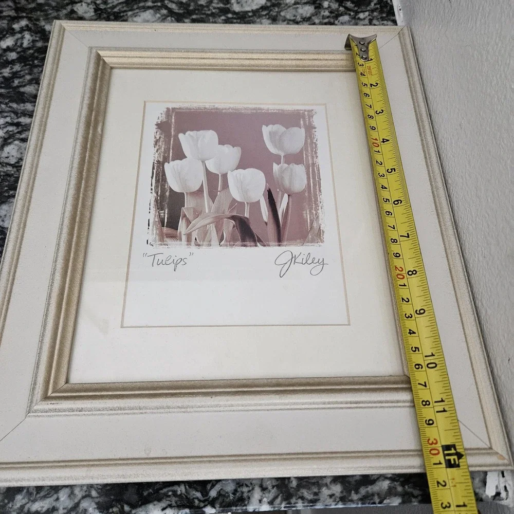 Tulips‎ Print with J.Kiley Signature in a beige and gold glitter wooden frame